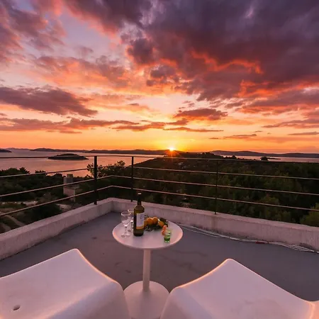 別荘 Villa Gordan With Private Pool - Happy Rentals Dragove