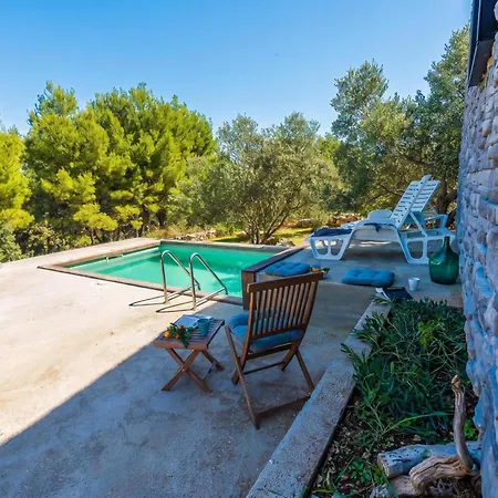 Villa Gordan With Private Pool - Happy Rentals 別荘